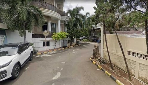 Gatot Subroto Residence terletak di Mampang Prapatan, Jakarta Selatan, area yang terkenal dengan akses mudah ke berbagai fasilitas publik dan pusat bisnis.