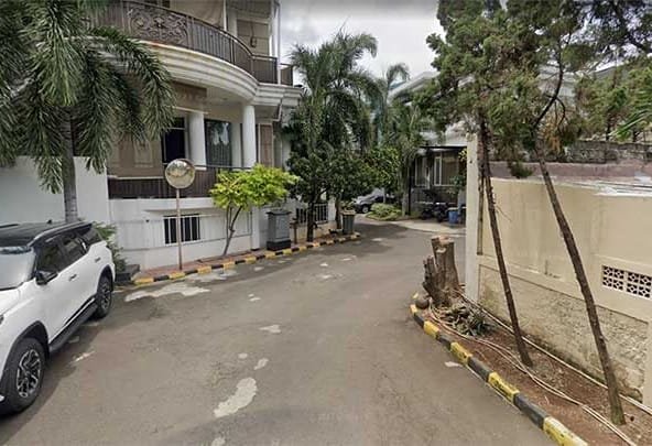 Gatot Subroto Residence terletak di Mampang Prapatan, Jakarta Selatan, area yang terkenal dengan akses mudah ke berbagai fasilitas publik dan pusat bisnis.