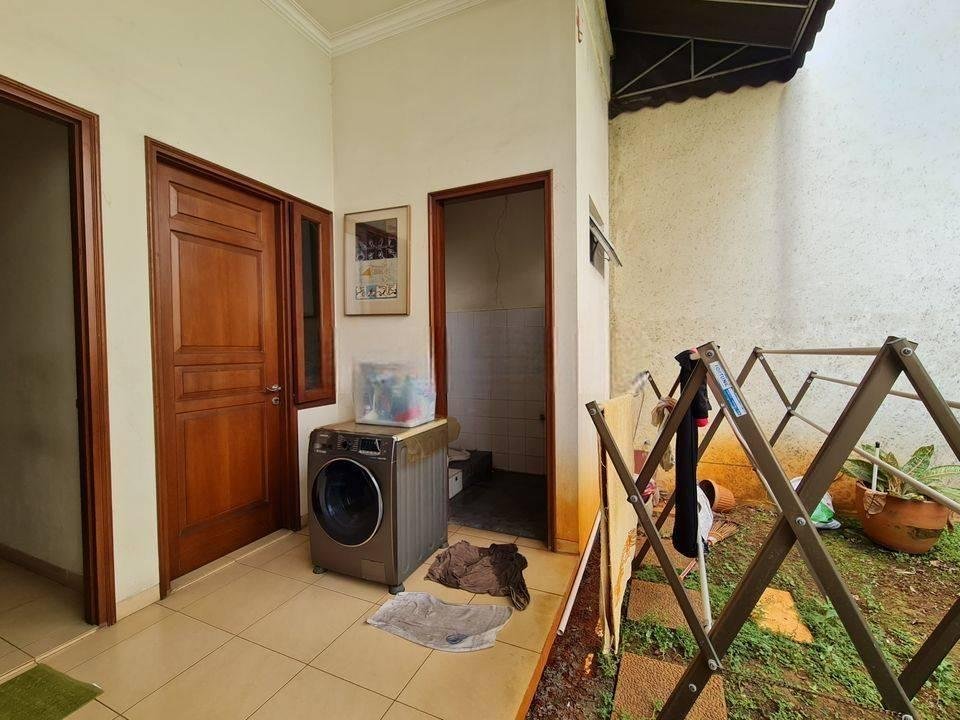 RUMAH SENI TERAWAT NYAMAN TENANG BANYAK TAMAN