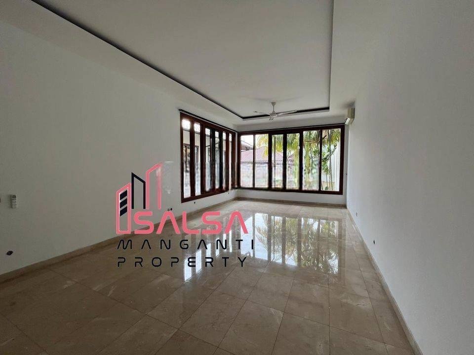 DISEWAKAN RUMAH TROPICAL GARDEN MODERN TAMAN CANTIK PRIVATE POOL DALAM COMPOUND SIAP HUNI DEKAT SEKOLAH PRANCIS DAN KEMANG DAN KEBAYORAN BARU AREA CIPETE JAKARTA SELATAN