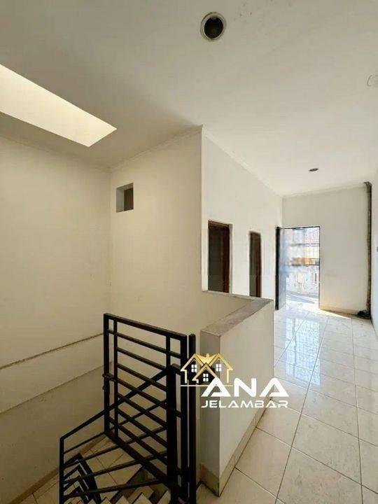 ANA*RUMAH DI KAV.POLRI 3LT LUAS 4X15M JLN 2 MOBIL JELAMBAR - *GOOD-DEAL!!*