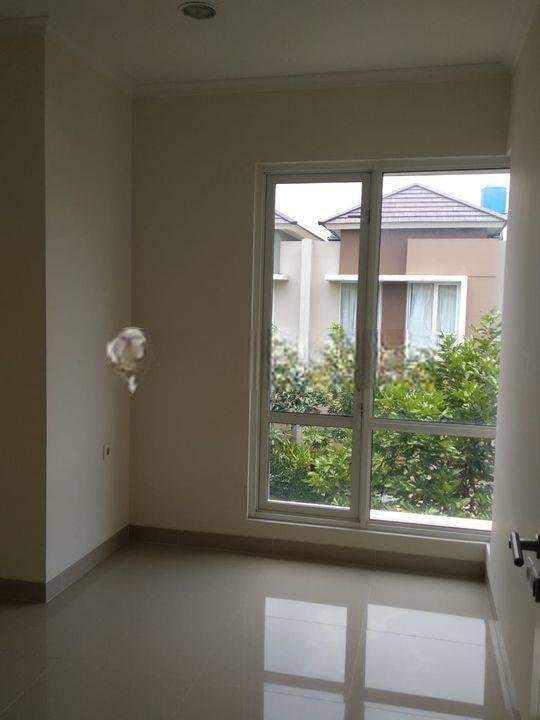Rumah Sewa Cluster Tesla kt.3+1 Murah di Cluster Tesla gading serpong 2 Lantai Bagus Unfurnished
