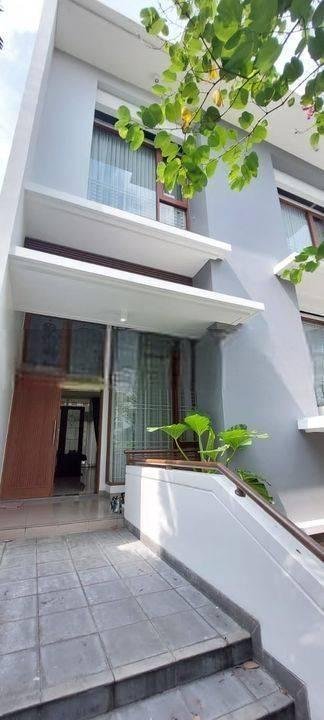 Disewa rumah minimalist modern di Pondok Indah