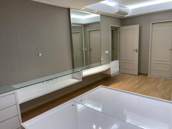 Dijual THE PEAK TUNJUNGAN PLAZA 5