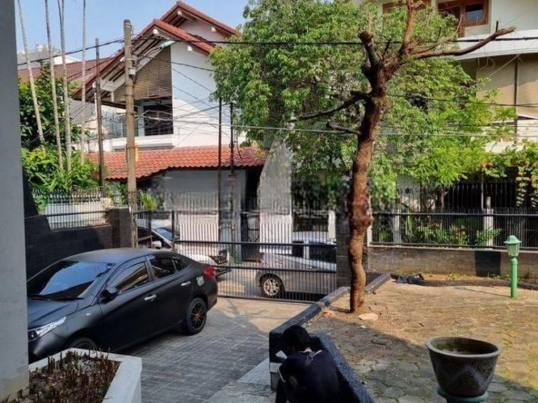 Disewakan rumah 3 lantai di Green ville Bagus