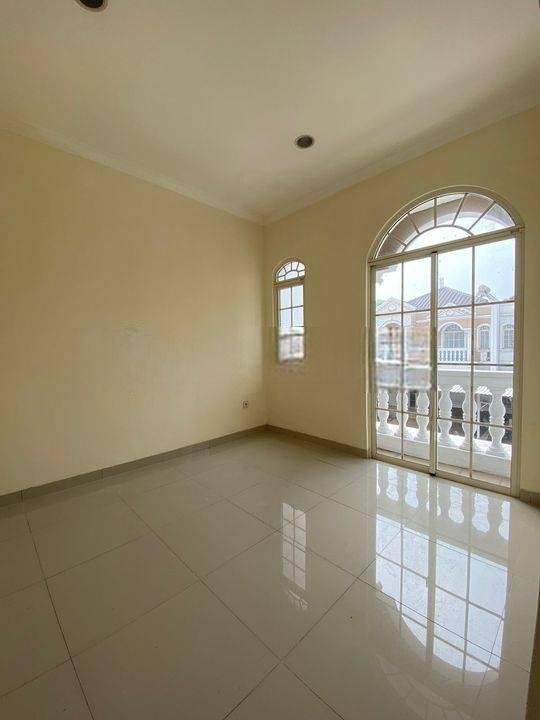 Rumah di Green Lake City cluster West europe ukuran 8x15 SHM