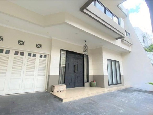 Mewah, Bagus, Full Furnished 4 Kamar, Cocok utk Hunian Keluarga, Ada Kolam Renang Dekat Senopati SCBD 40 Mewah, Bagus, Full Furnished 4 Kamar, Cocok utk Hunian Keluarga, Ada Kolam Renang Dekat Senopati SCBD Mewah