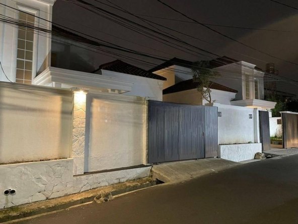 Disewa Townhouse di Dharmawangsa