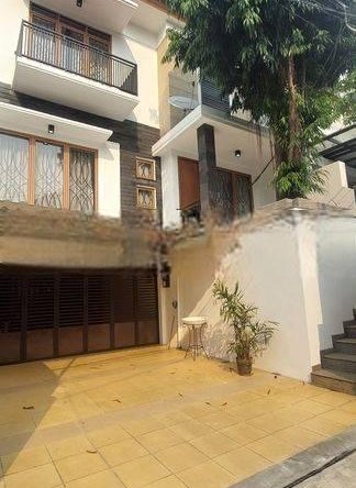 Rumah Minimalis di Kemang Utara Bebas Banjir Semi Furnished