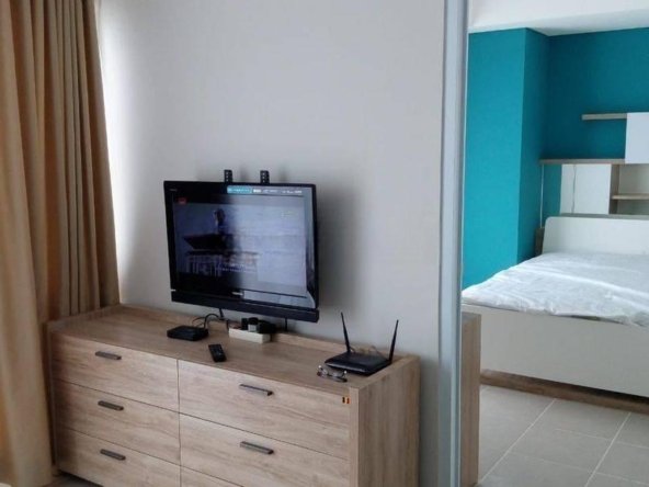 Apartemen dua Kamar Tidur Semi Furnished - hadap Bintaro plaza