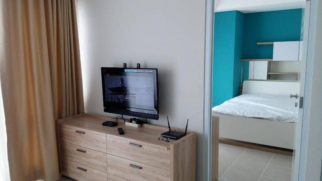 Apartemen dua Kamar Tidur Semi Furnished - hadap Bintaro plaza
