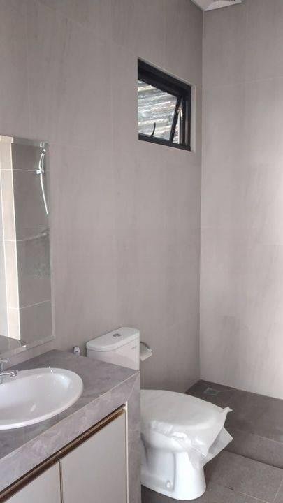 DI JUAL RUMAH MEWAH 2LANTAI DI CENGKARENG JAKARTA BARAT