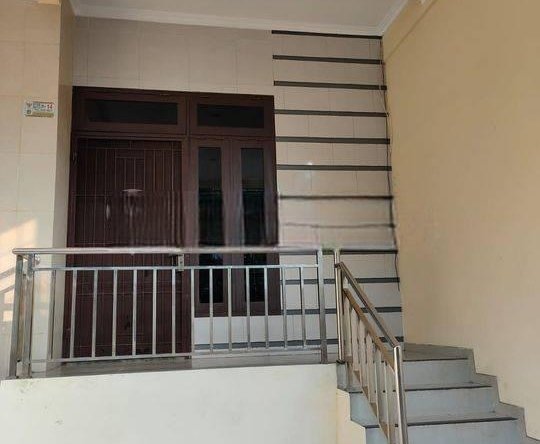 Rumah 3 lantai dekat bnyk akses