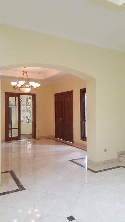 Jual cepat Rumah Mewah 2 lantai kondisi bagus terawat di kawasan elit Raffles Hill Cibubur Jakarta Timur. Lokasi strategis