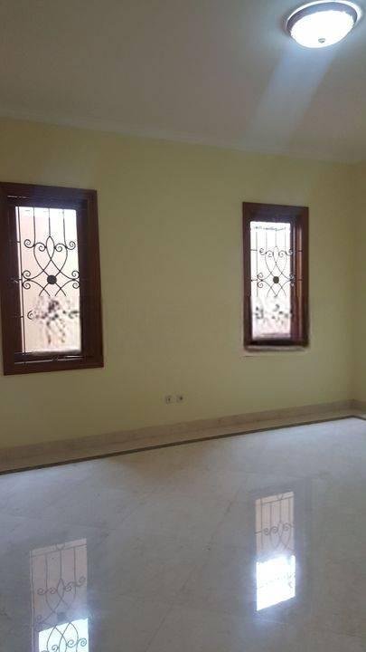 Jual cepat Rumah Mewah 2 lantai kondisi bagus terawat di kawasan elit Raffles Hill Cibubur Jakarta Timur. Lokasi strategis