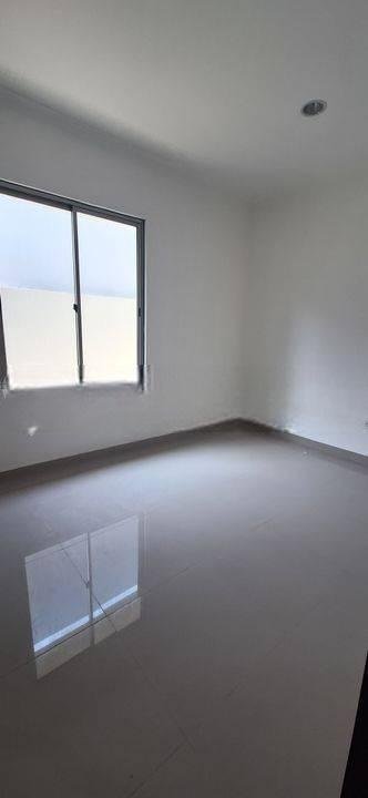 rumah 2 lantai PIK 2 uk 10x15m kosongan