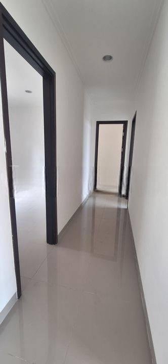 rumah 2 lantai PIK 2 uk 10x15m kosongan