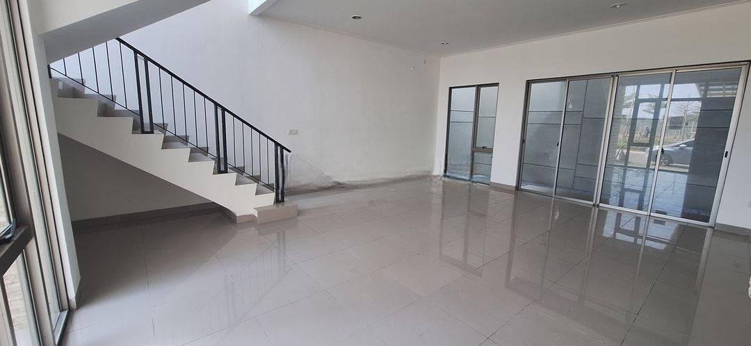 rumah 2 lantai PIK 2 uk 10x15m kosongan