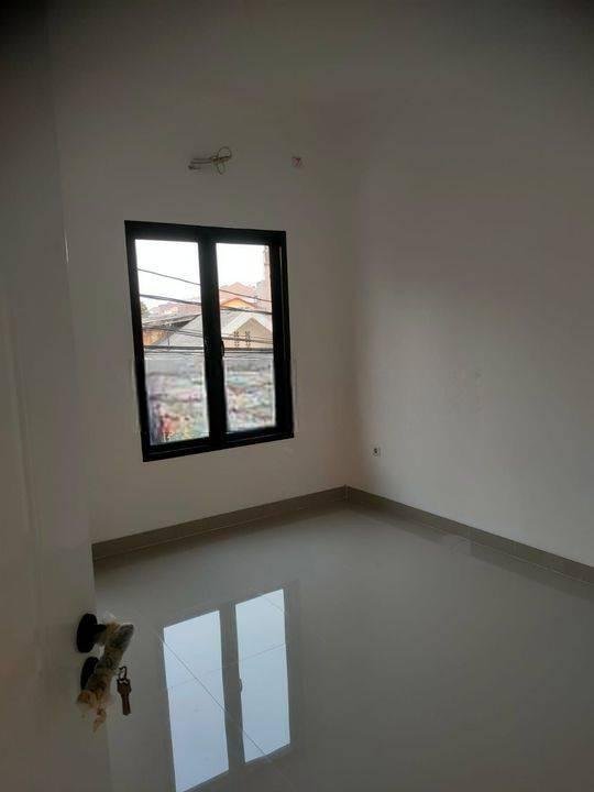 Rumah mewah di Jl.cempaka putih timur raya 2 Lantai jakarta pusat 2.4M SHM