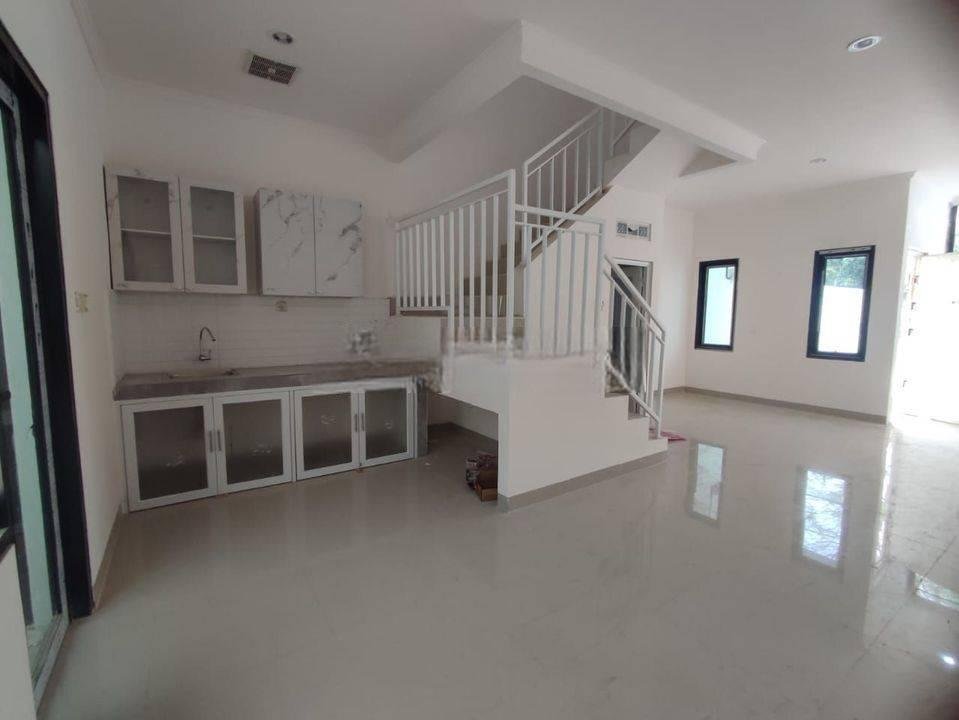 Rumah mewah di Jl.cempaka putih timur raya 2 Lantai jakarta pusat 2.4M SHM