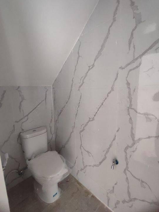 Rumah mewah di Jl.cempaka putih timur raya 2 Lantai jakarta pusat 2.4M SHM