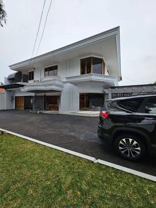 Rumah Bagus Semi-furnished Kemang Jakarta SHM