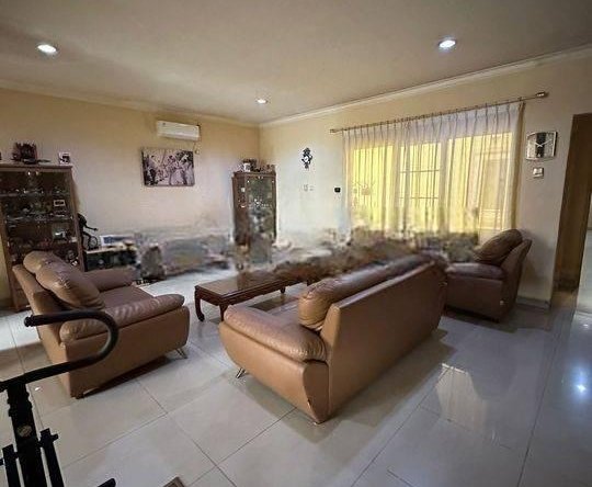 Rumah Katamaran Indah Pik 9x25 Full Bangunan Depan Taman