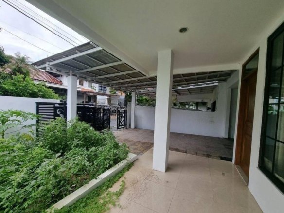 Komplek unilver,rempoa, 4 kamar. Bisa kantor 2 Komplek unilver,rempoa, 4 kamar. Bisa kantor Komplek unilver