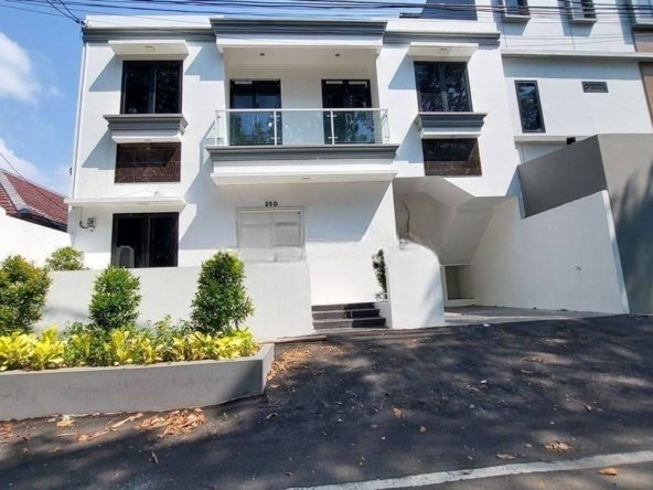 Rumah 2 Lantai Dalam Kompleks Elit Cempaka Putih