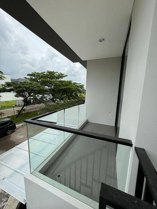 Disewakan Murah Rumah Baru 2lantai Golf Island