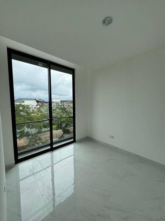 Disewakan Murah Rumah Baru 2lantai Golf Island