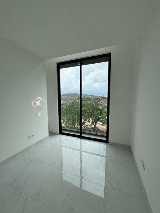 Disewakan Murah Rumah Baru 2lantai Golf Island