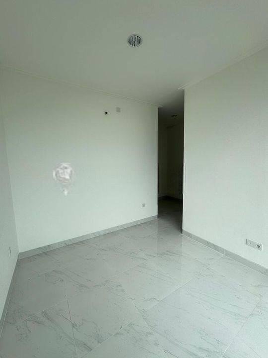 Disewakan Murah Rumah Baru 2lantai Golf Island