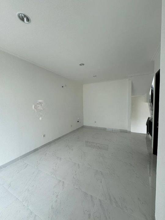 Disewakan Murah Rumah Baru 2lantai Golf Island