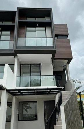 Disewakan Murah Rumah Baru 2lantai Golf Island