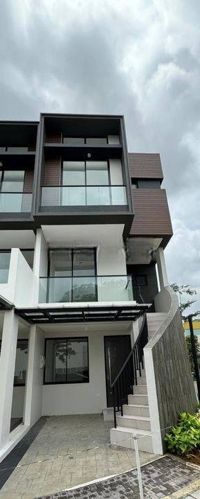 Disewakan Murah Rumah Baru 2lantai Golf Island
