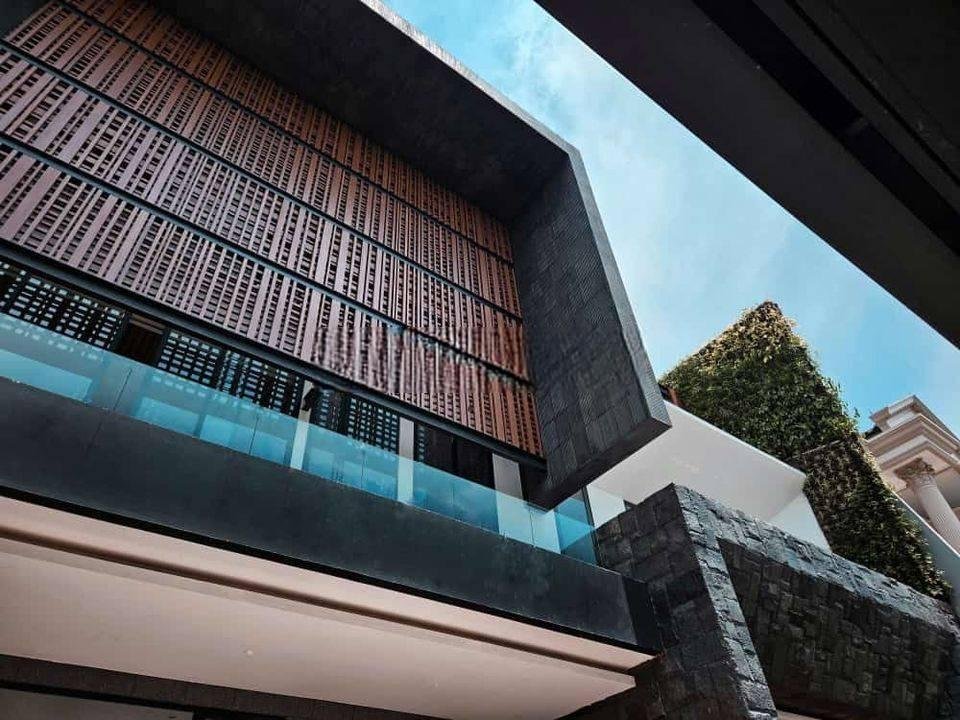 Jual Cepat Rumah Mewah Pantai Indah Kapuk 3 Lantai