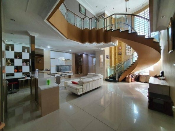 Rumah Mewah Bagus Hook 15x27 di Kelapa Gading Hadap Timur Utara