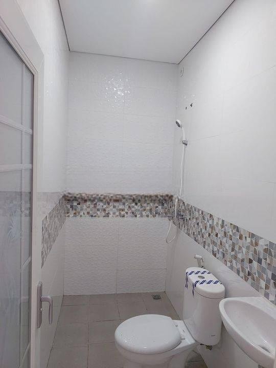 Rumah grogol 3 lantai shm jalan 2 mobil