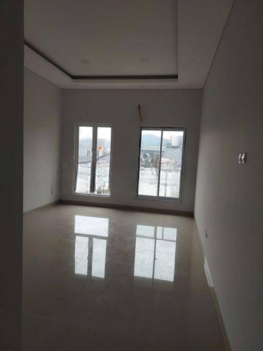 Rumah grogol 3 lantai shm jalan 2 mobil