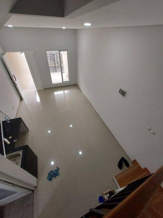 Rumah grogol 3 lantai shm jalan 2 mobil