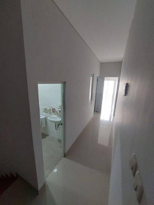 Rumah grogol 3 lantai shm jalan 2 mobil
