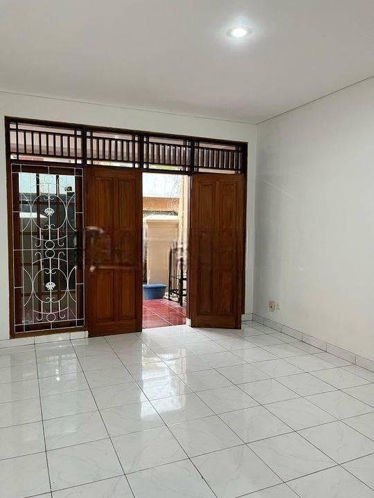 Disewakan Rumah Dua Lantai Siap Huni di Jakarta Pusat