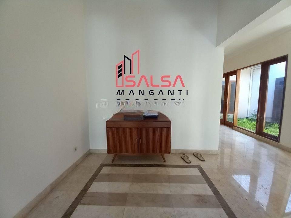 Disewakan Rumah Bangunan 1 Lantai Di Cipete Dekat Sekolah Prancis For Rent House Beautiful Single House Big Garden Nice Garden And Private Pool And Near School France And Near Mrt And Kebayoran Baru And Kemang Area Cipete Jakarta Selatan