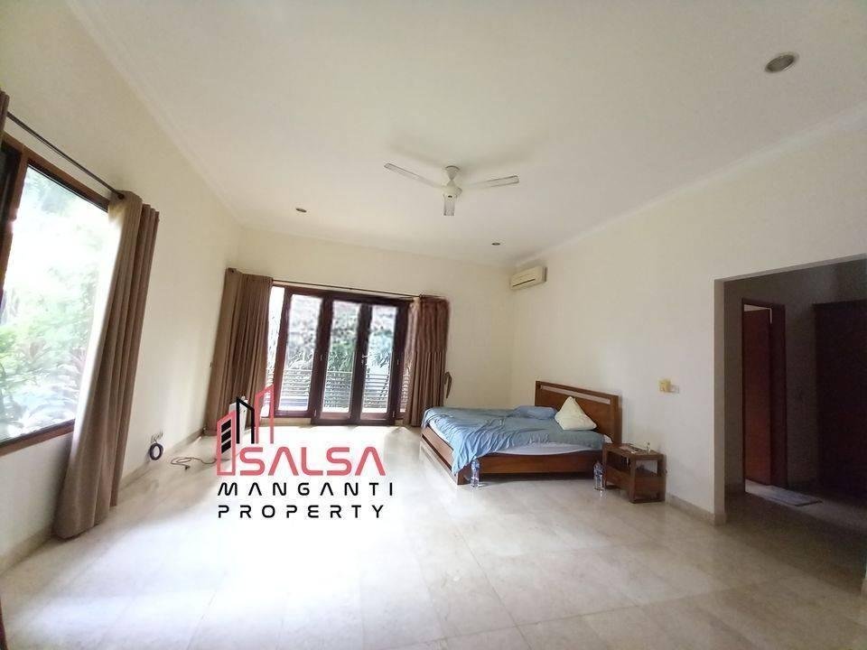 Disewakan Rumah Bangunan 1 Lantai Di Cipete Dekat Sekolah Prancis For Rent House Beautiful Single House Big Garden Nice Garden And Private Pool And Near School France And Near Mrt And Kebayoran Baru And Kemang Area Cipete Jakarta Selatan