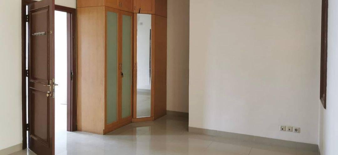 Termurah Sewa Rumah LB 200m2 Semi Furnished Di Gading Residence