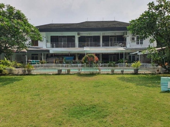 Rumah di lokasi strategis Kemang Timur