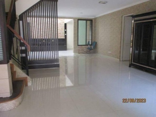 Rumah bagus siap huni 2 lantai