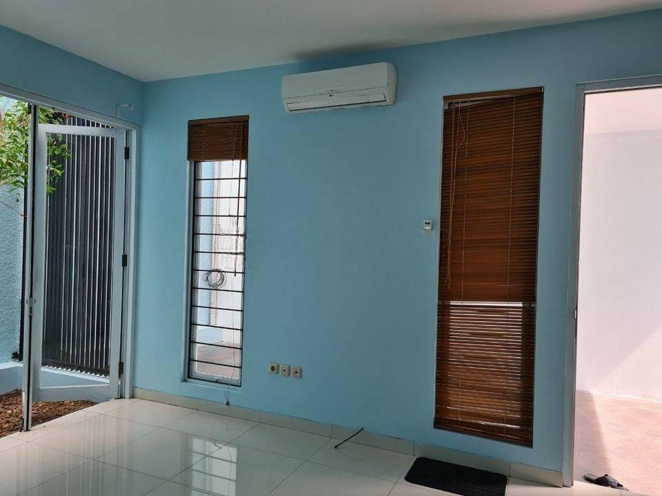 Rumah sewa 2 lt dalam cluster di Tebet Barat