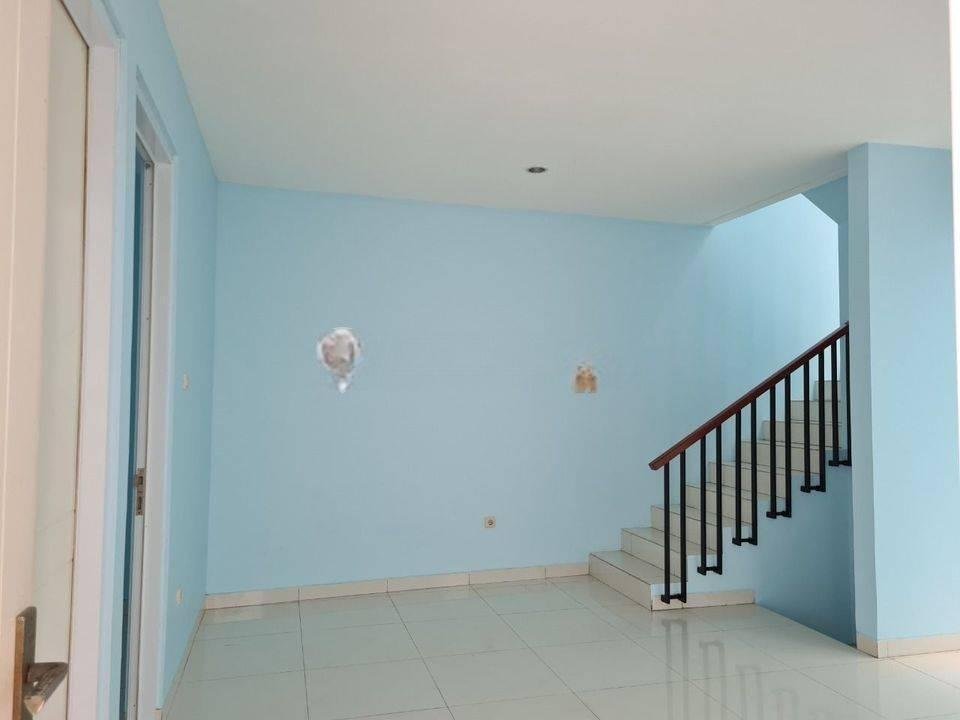 Rumah sewa 2 lt dalam cluster di Tebet Barat